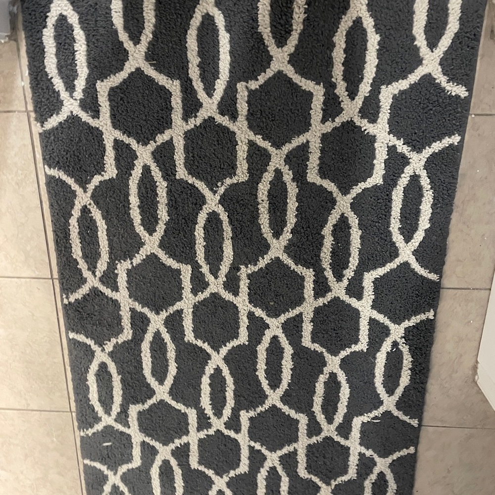 Geometric Patterned Rug - Grey and White